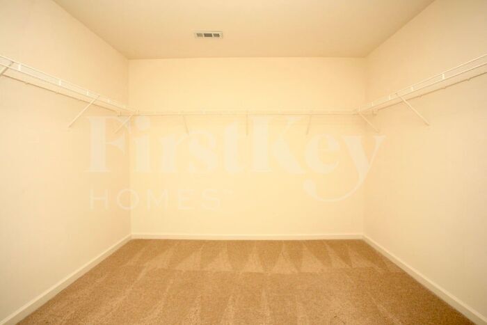 Building Photo - 413 Lind Point Ln