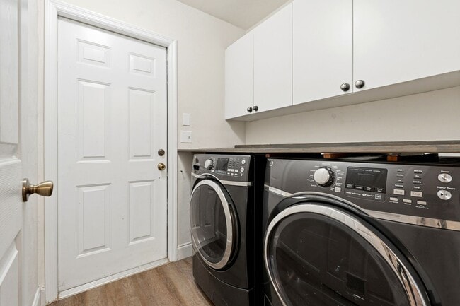 Building Photo - Wellington Place 3 Bedroom 2 Bath