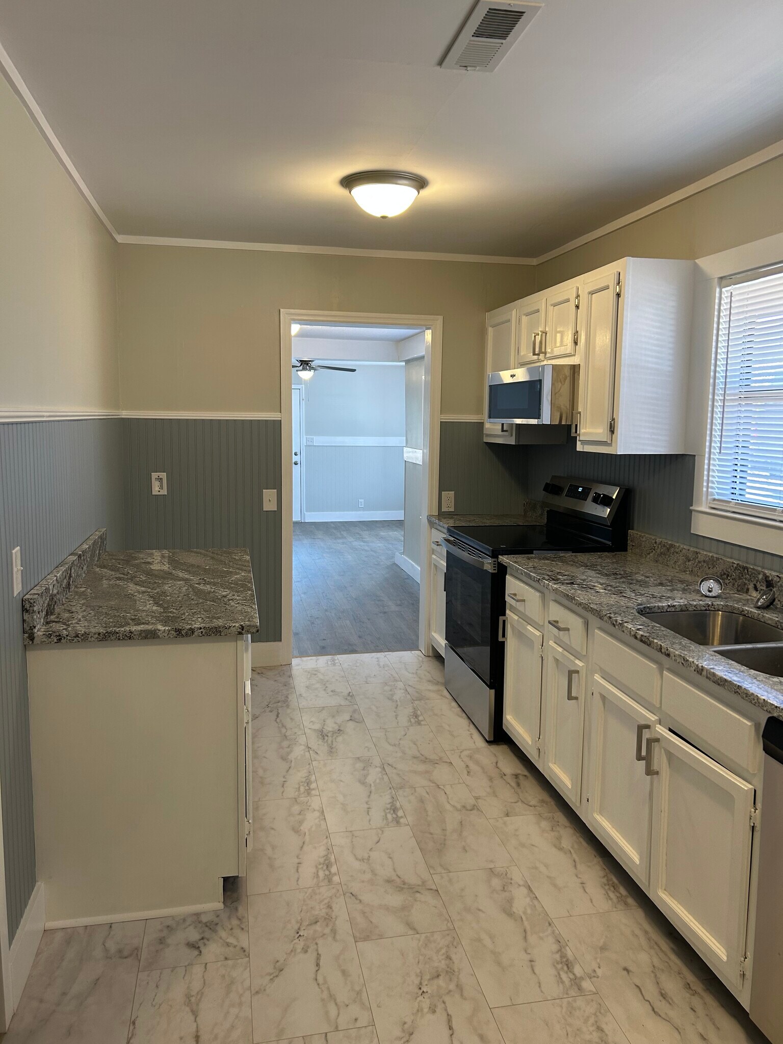 Building Photo - 600 Villard Dr