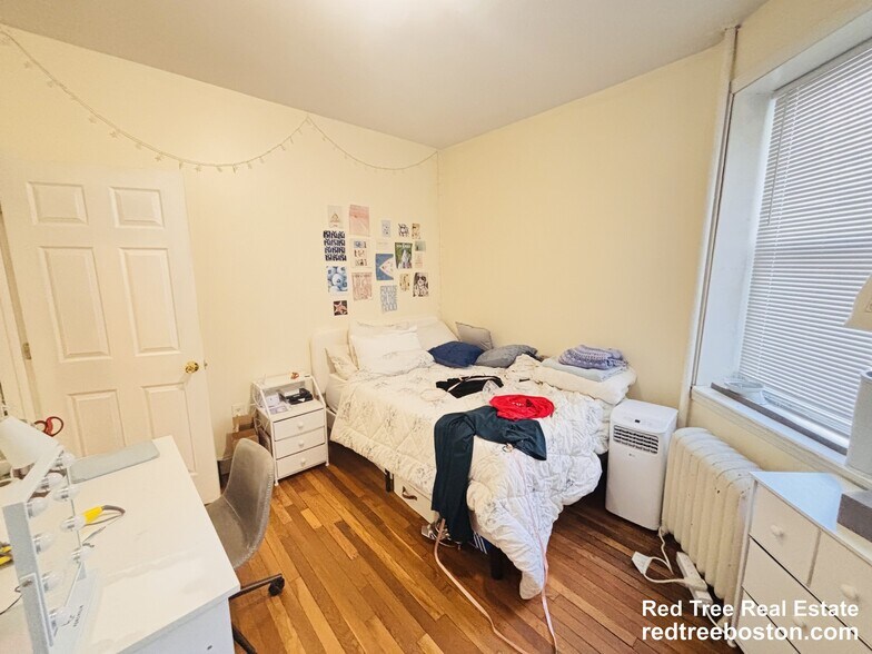 Building Photo - 62 Egmont St