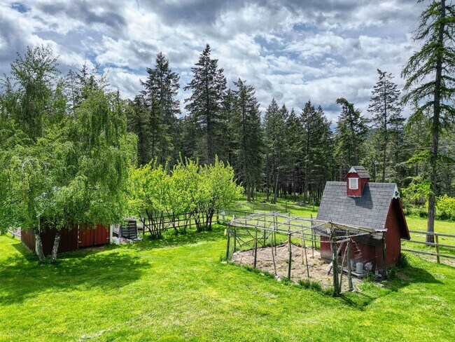 Building Photo - Private Country Living on 20 Acres in Somers
