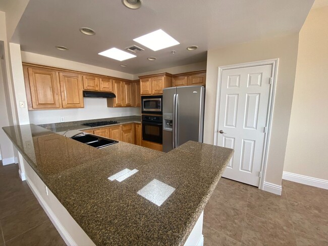 Building Photo - FABULOUS 4TH FLOOR CONDO IN GATED COMMUNIT...