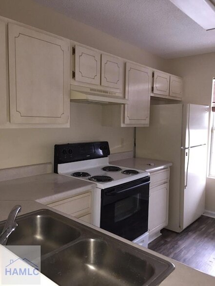 Building Photo - 204 Magnolia Plantation Ct