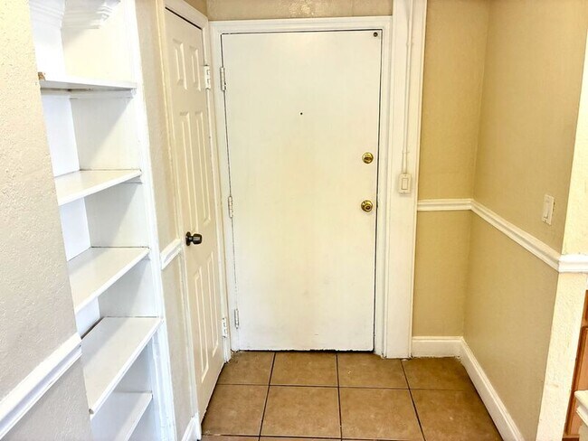 Building Photo - 311 W Ashley St