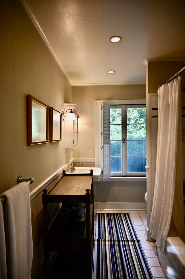 Building Photo - 72 Davids Ln