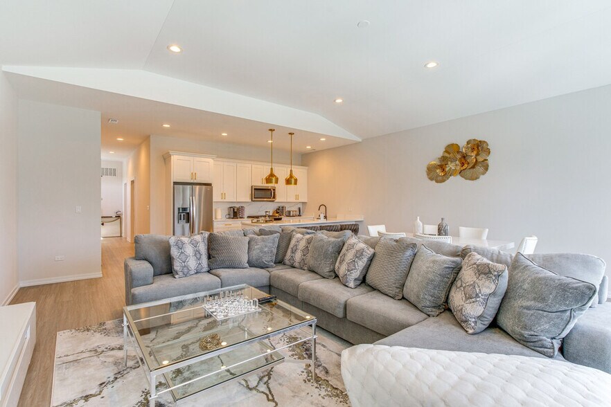 Building Photo - 5436 S Michigan Ave