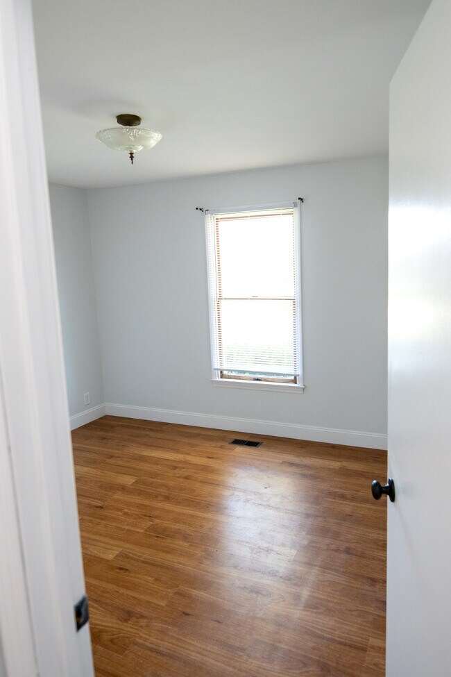 Building Photo - 152 Pierre Pl