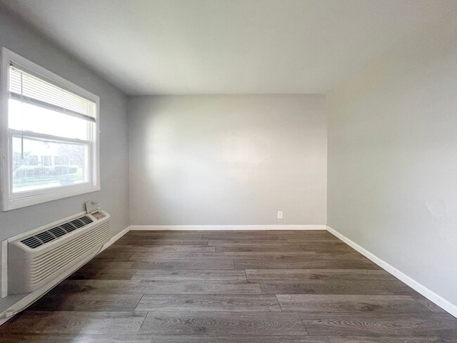 Building Photo - Near Local Shops and Restaurants