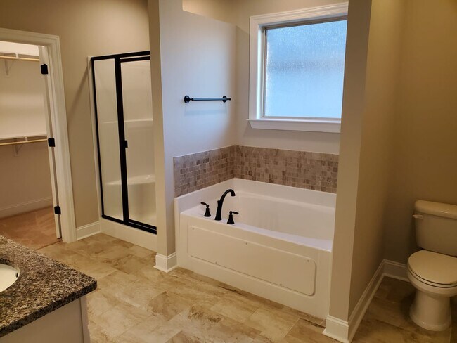 Building Photo - 102 Elledge Farm Dr