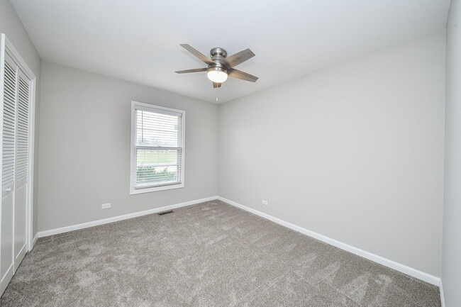 Building Photo - 94 W Elm Ave