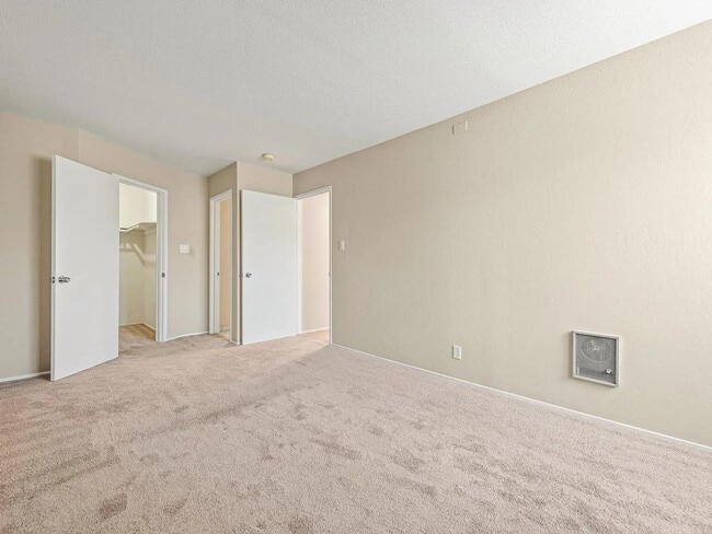 Building Photo - 460 Auburn Way