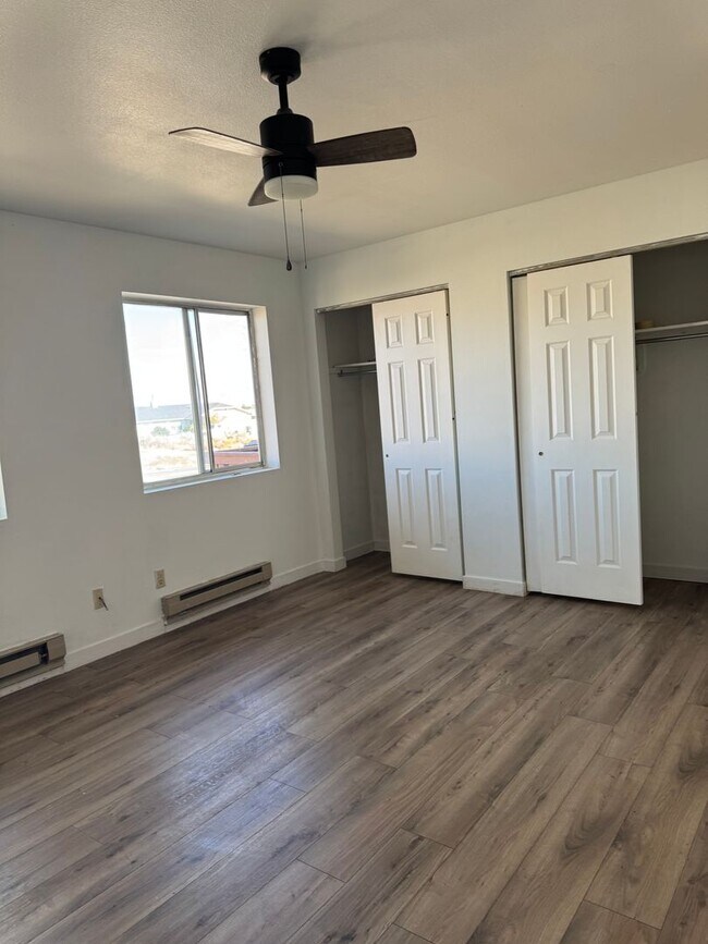 Building Photo - 660 Thistle Dr