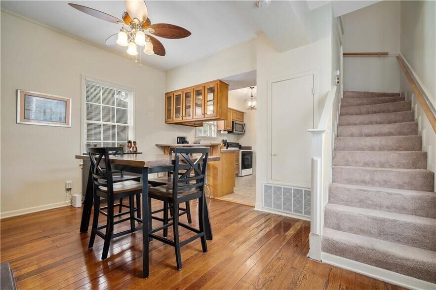 Building Photo - 158 S Cedar St