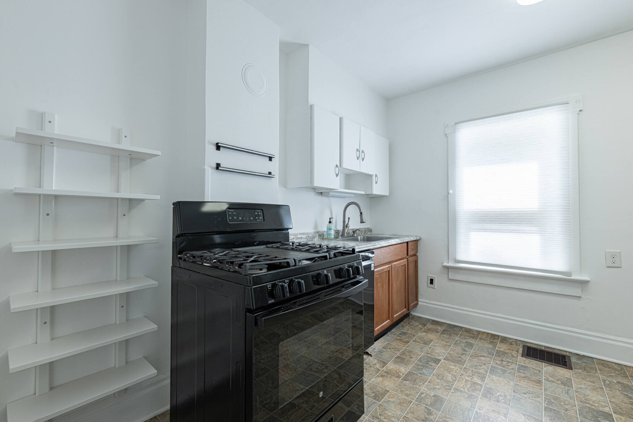 Building Photo - 554 Wyoming St