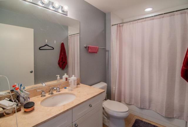 Building Photo - 2 bedroom in CHICAGO IL 60653
