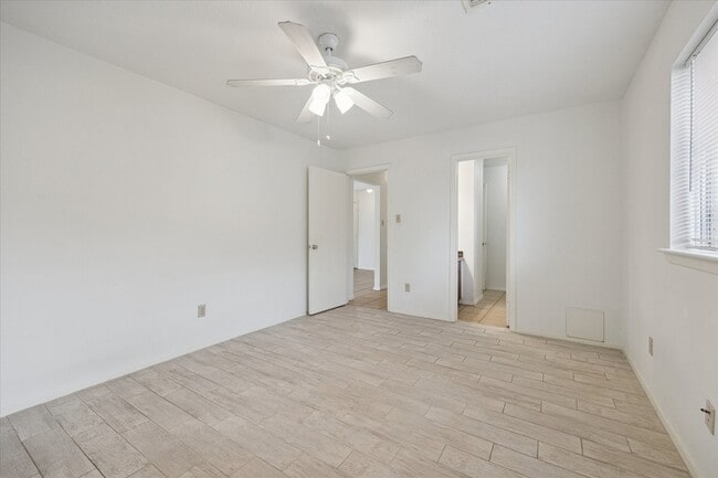 Building Photo - 2723 N Brompton Dr