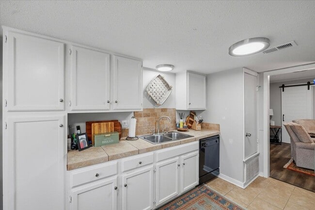 Building Photo - randon School District Home with access to a Lake, Walking Trails, and Pool