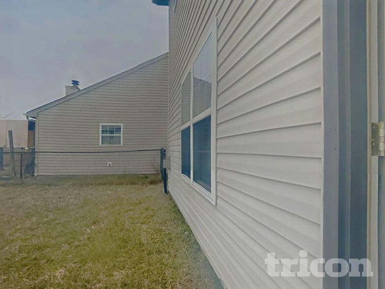 Building Photo - 8309 Brambleberry Dr