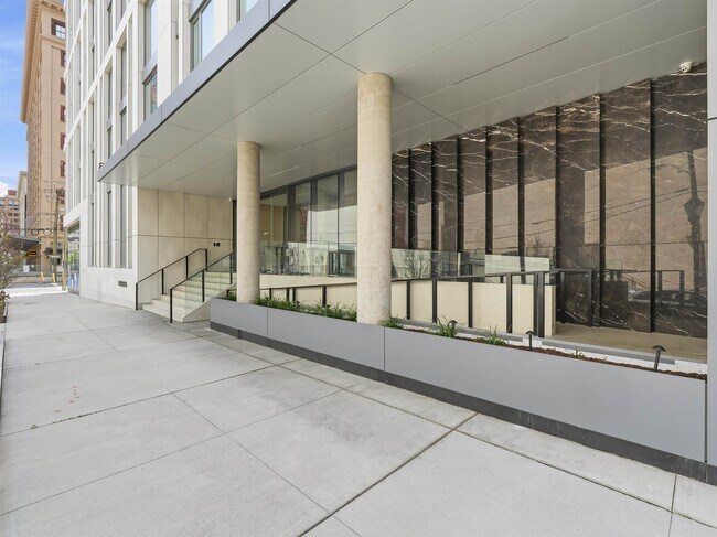 Building Photo - 144 1st St