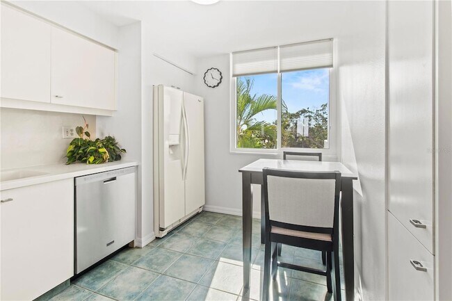 Building Photo - 829 Bayport Wy