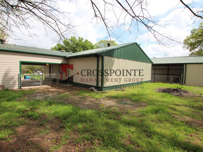 Building Photo - Coming Soon! 3 Bedroom 2 Bath in Bullard! Large Shop!