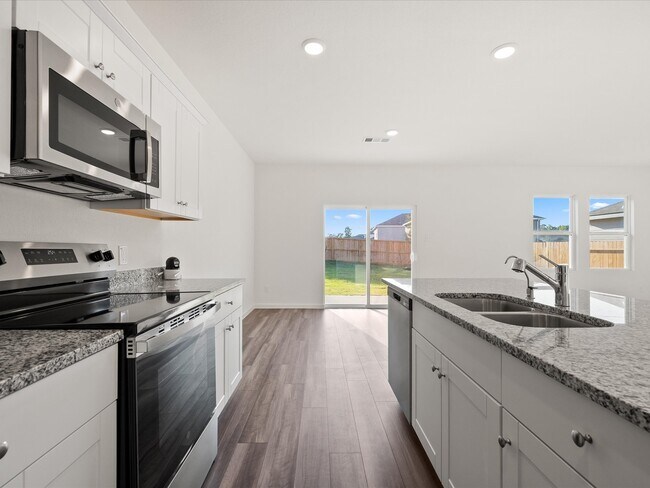 Building Photo - 608 Craven St