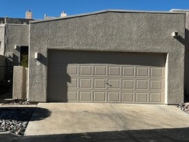 Building Photo - 4952 N Valle