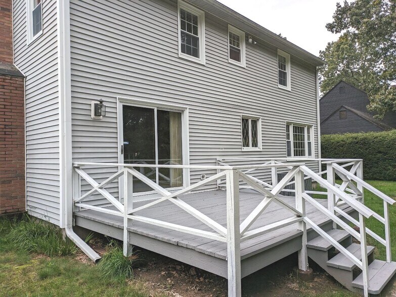 Building Photo - 867 Shaker Rd