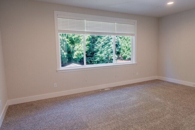 Building Photo - 5Bd/4.25Ba Kirkland House