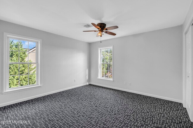Building Photo - 1418 Summit Pl