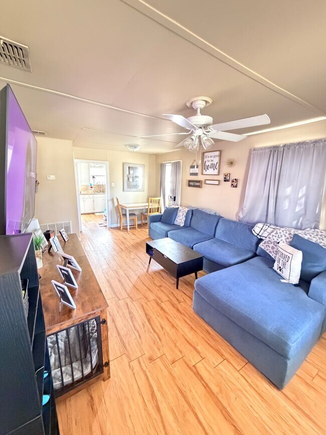 Building Photo - 307 W Russell St