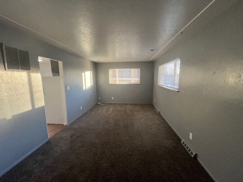 Building Photo - 4710 Lincoln St