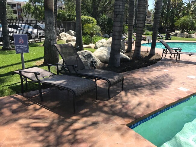 Building Photo - Amazing 1 Bedroom Condo at "The Met" Woodl...
