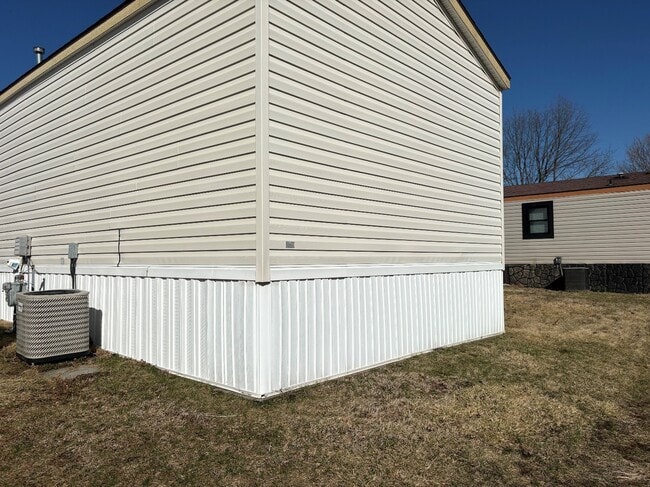 Building Photo - 2131 Windover Dr