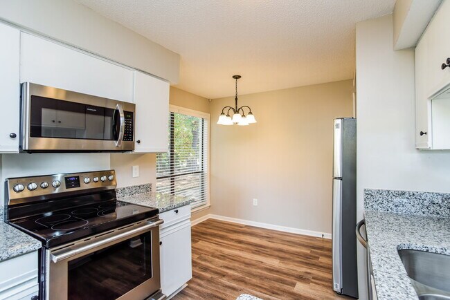 Building Photo - 7906 Greenside Ct