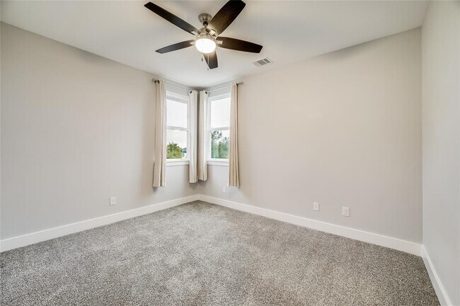 Building Photo - 18529 Staghorn Dr