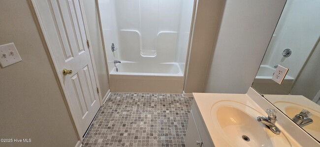 Building Photo - 3427 Westgate Dr