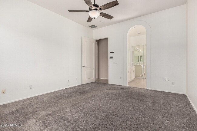 Building Photo - 2731 W Cottonwood Ln