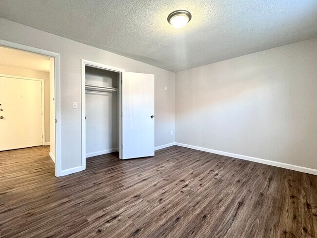 Building Photo - 50-58-58 Walnut St