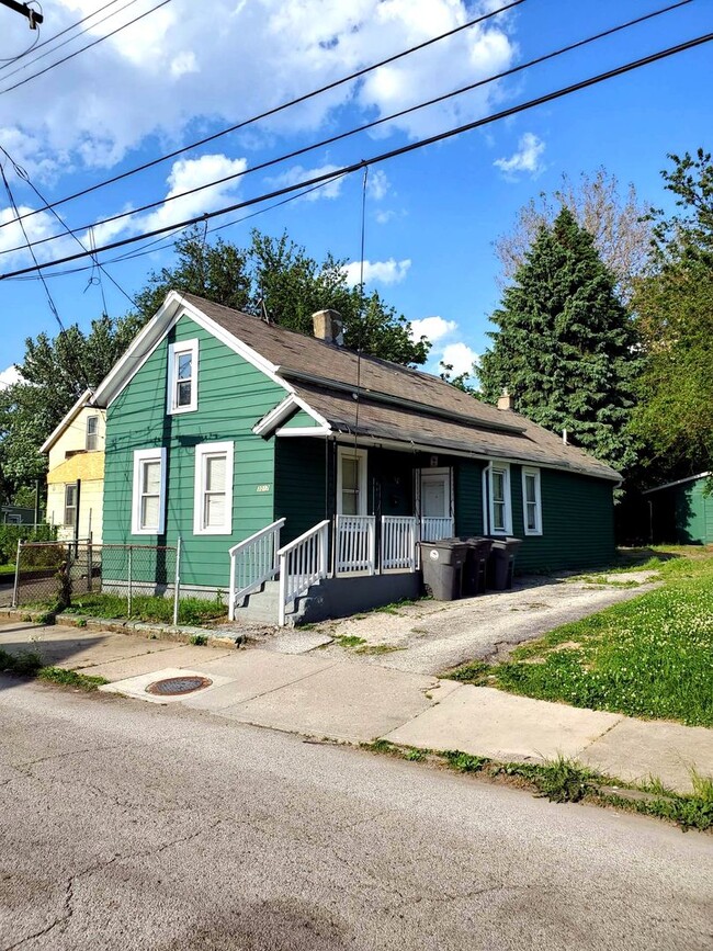 Building Photo - 3017 Nursery Ave