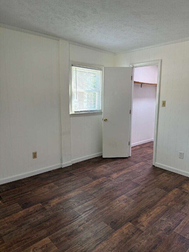 Building Photo - 318 Westview Loop