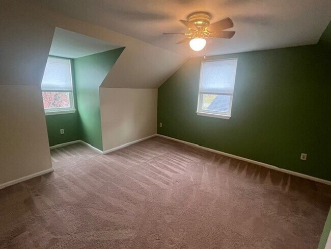 Building Photo - LOVELY CAPE COD WITH 4 BEDS, 2 BATHS AND G...