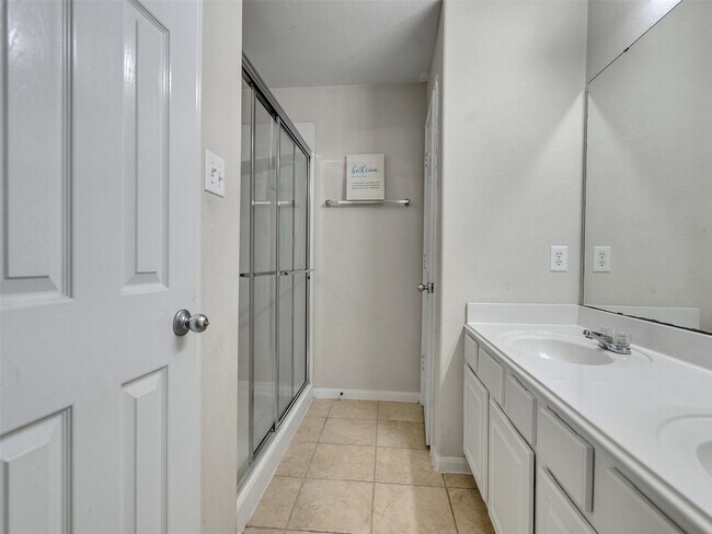 Building Photo - 29650 Legends Green Dr