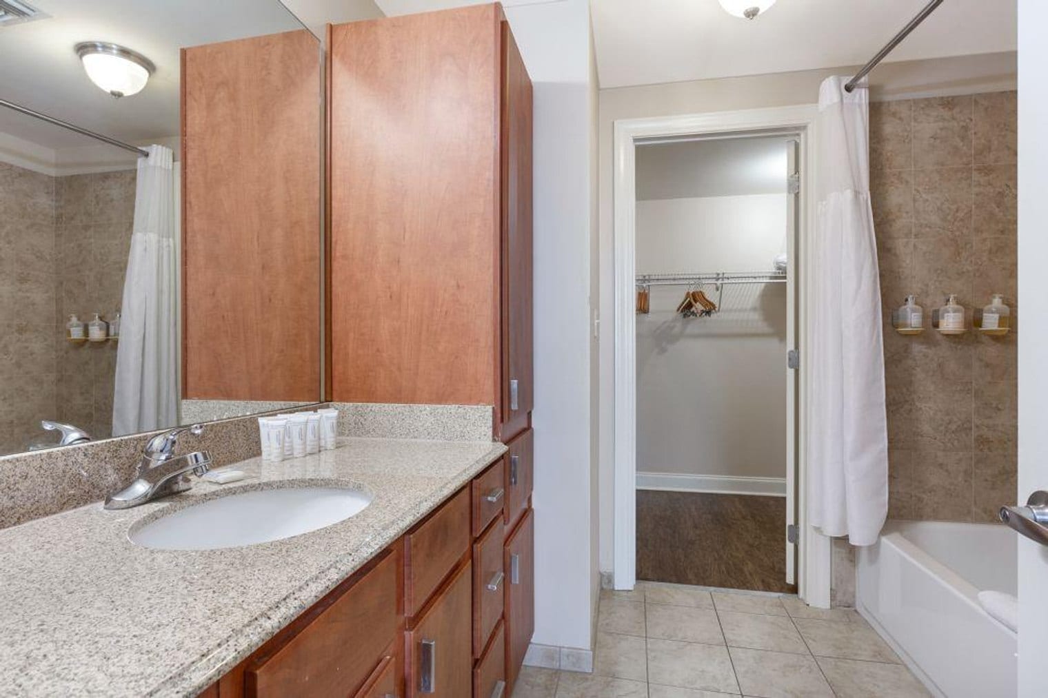 Building Photo - 925 Common St