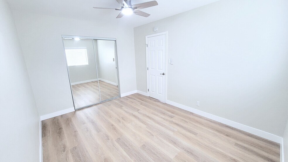 Bedroom A pic 2 - 4146 Redondo Beach Blvd