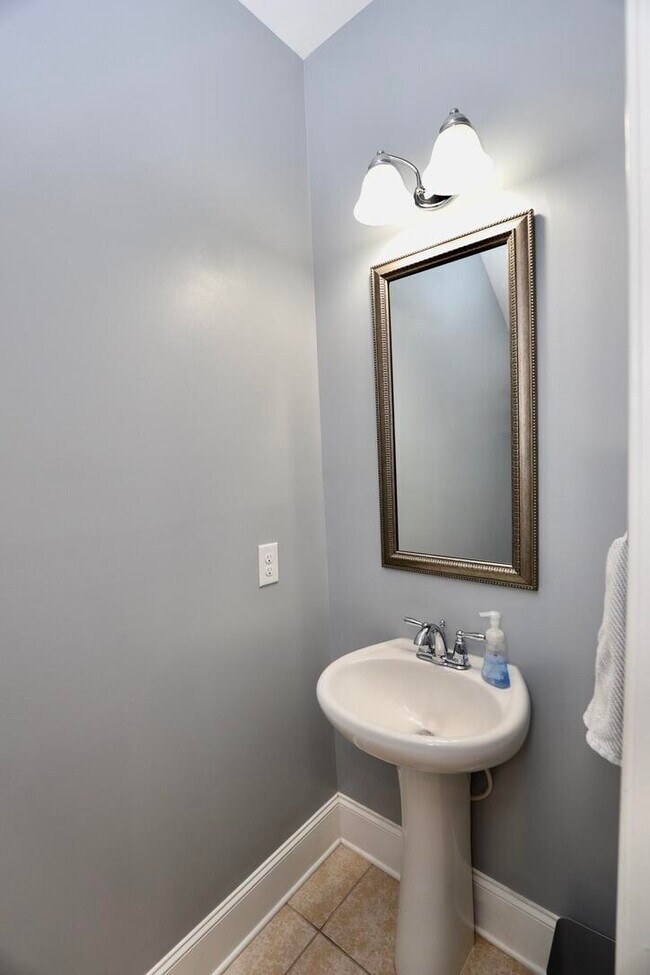 Building Photo - 545 Curlew Cir