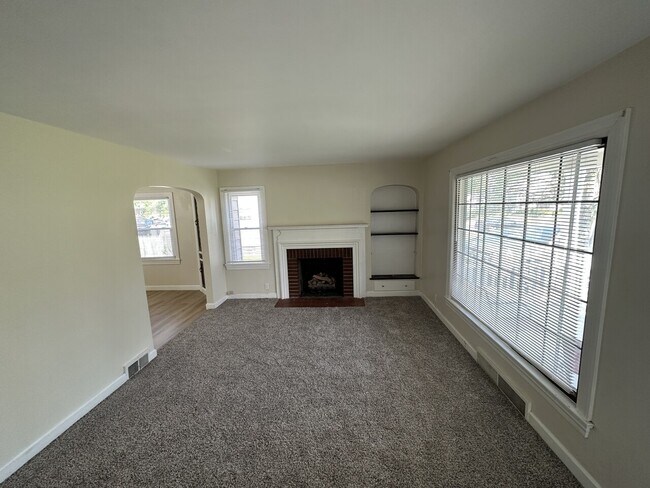 Building Photo - 38-40 Beechwood Drive