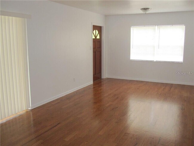Building Photo - 3302 W Wallace Ave