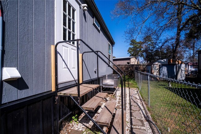 Building Photo - 5402 Five Oaks Dr