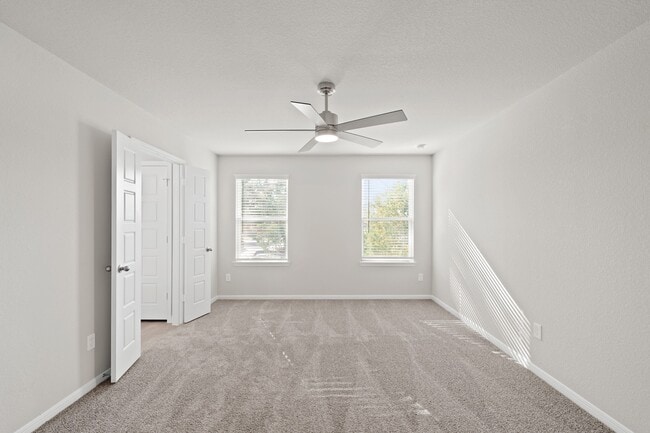 Building Photo - 835 Red Oakland Dr